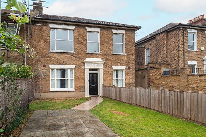 2 Bedroom Flat For Sale In Howard Road, Penge, London, SE20