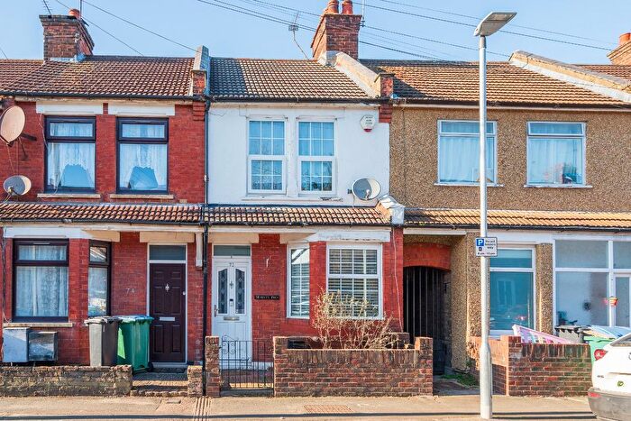 2 Bedroom Terraced House To Rent In Benskin Road, Watford, Hertfordshire, WD18