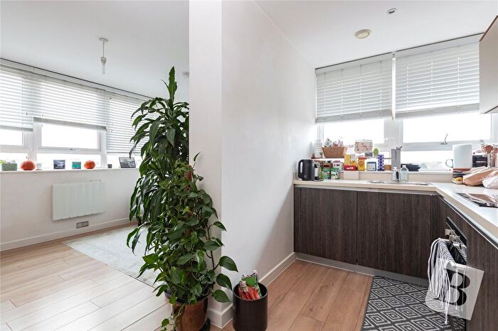 1 Bedroom Flat For Sale In Canside, Meadow Walk, Chelmsford, Essex, CM1