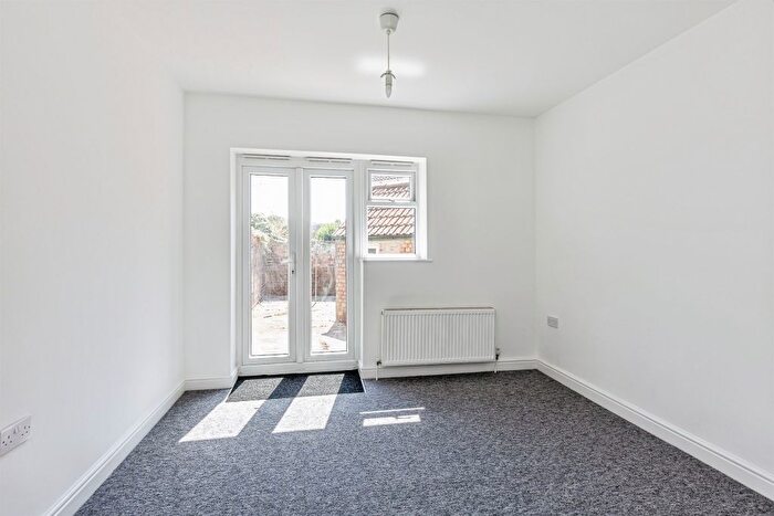 2 Bedroom Flat For Sale In Avonleigh Road, Bedminster, Bristol, BS3