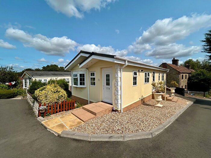 2 Bedroom Mobile/park Home For Sale In Greenacres Park, Coppitts Hill, BA21