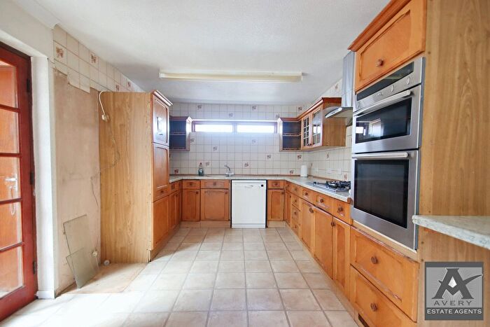 3 Bedroom End Of Terrace House For Sale In Pill, BS20