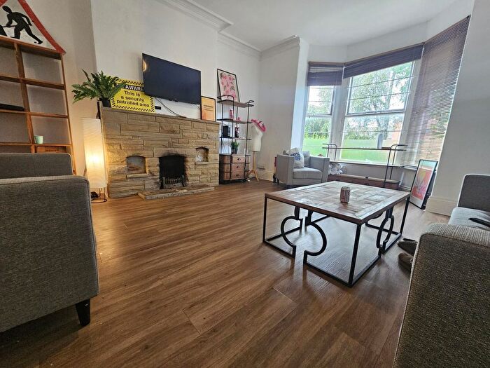 6 Bedroom Semi-Detached House To Rent In Consort Street, Leeds, LS3