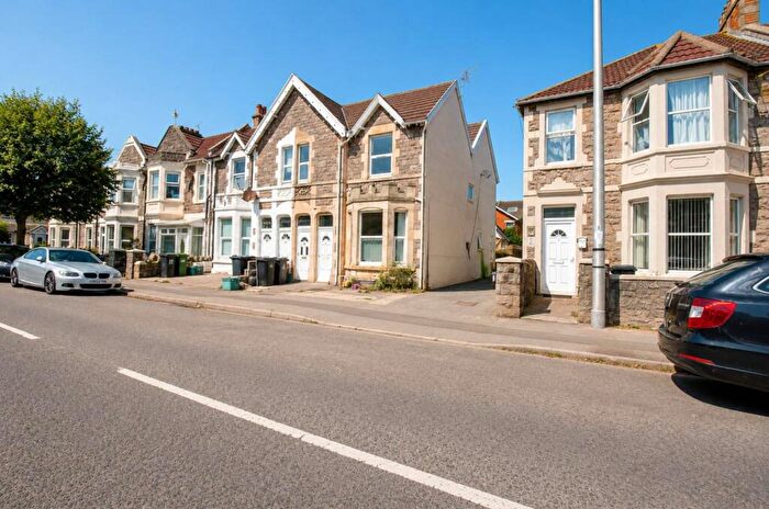 4 Bedroom Flat For Sale In Clevedon Road** Bedrooms**Pot Room Let With £ Return**Split Into Two Properties**, BS23