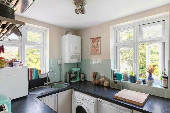 2 Bedroom Apartment For Sale In Woodland Road, London, SE19
