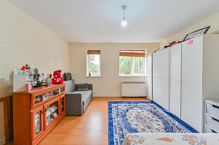 1 Bedroom Flat For Sale In Harlinger Street, Woolwich, London, SE18