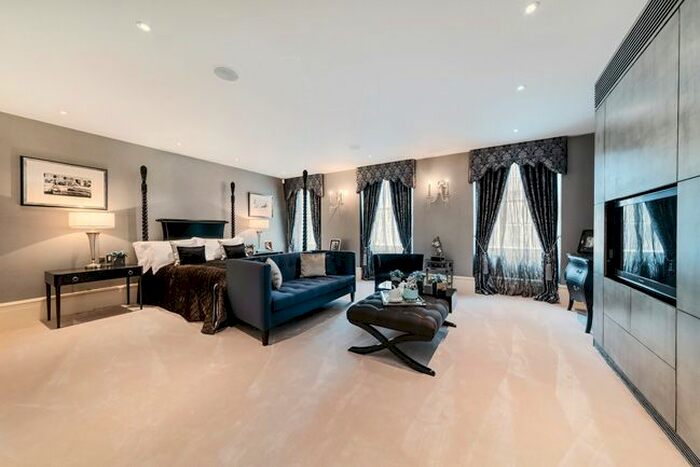 3 Bedroom Flat To Rent In The Walpole, Arlington Street, Mayfair, SW1A