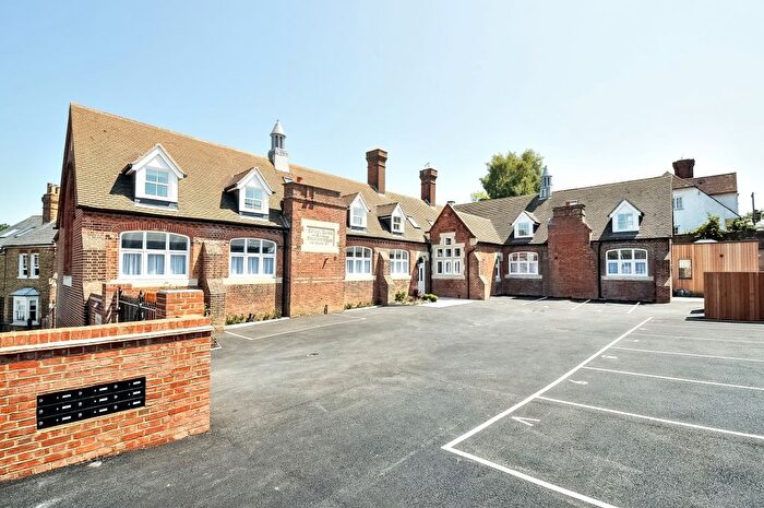 3 Bedroom Mews To Rent In Cobden Road, Sevenoaks, TN13