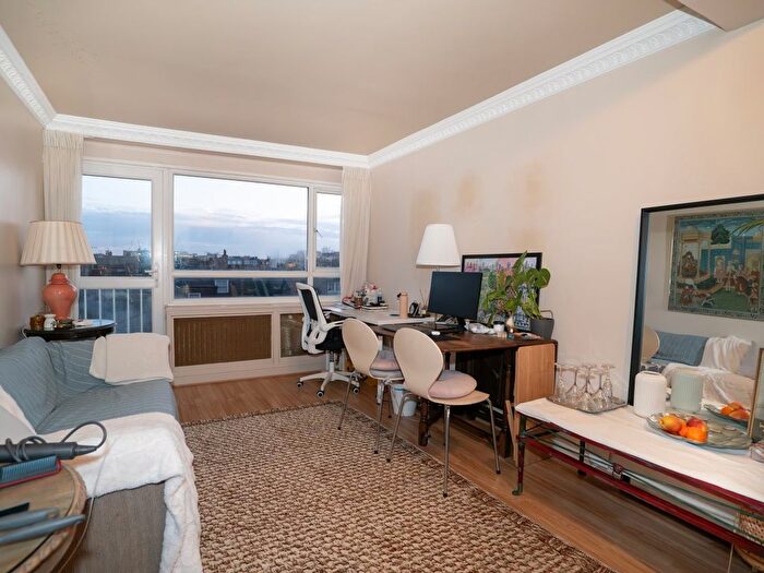 1 Bedroom Flat To Rent In Rockley Road, Shepherds Bush, W14