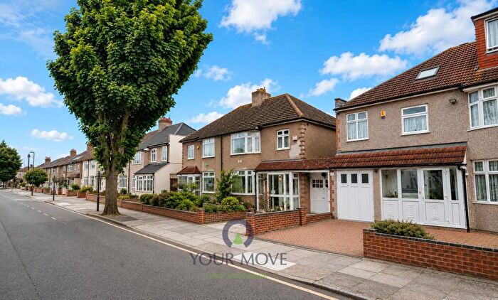 3 Bedroom Semi Detached House For Sale In Fairlawn Avenue, Bexleyheath, DA7