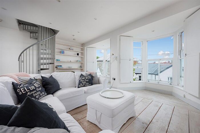 3 Bedroom Flat For Sale In Regent Terrace, Mousehole, Penzance, TR19