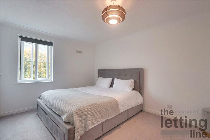 2 Bedroom Flat To Rent In Gater Drive, Enfield, Middlesex, EN2