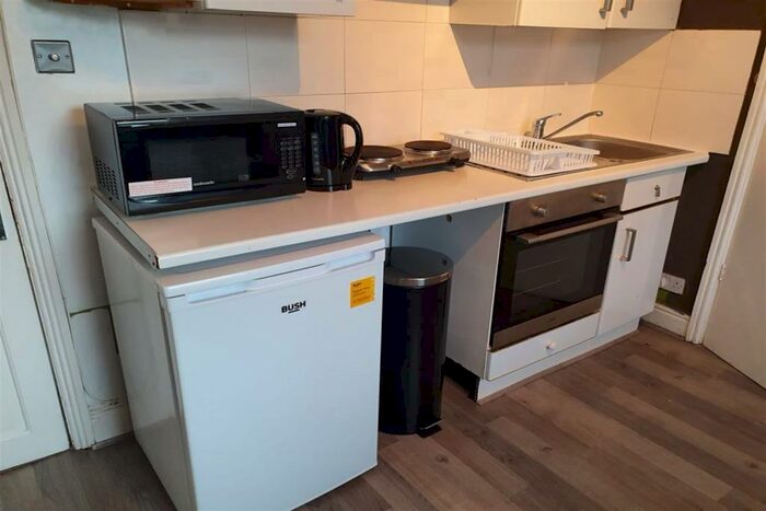 Flat To Rent In Hamilton Road, Golders Green, NW11