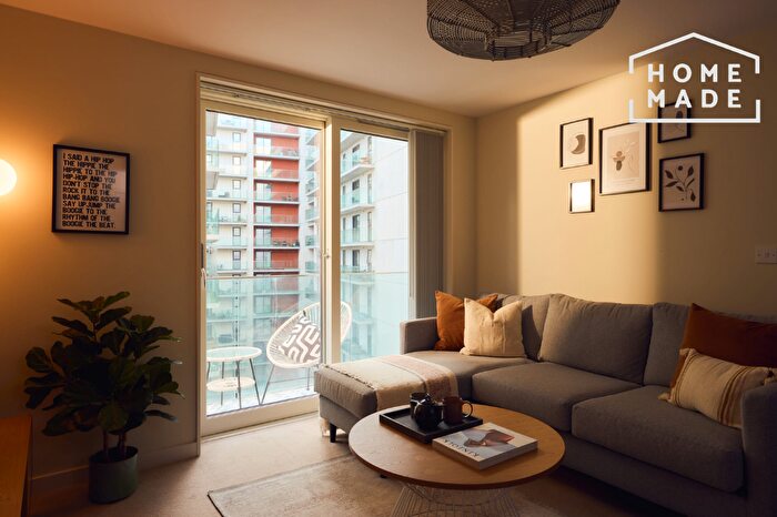 2 Bedroom Flat To Rent In Chapel Wharf, Salford, M3
