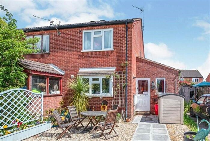 2 Bedroom End Of Terrace House For Sale In Wyvern Close, Wellesbourne, Warwick, CV35