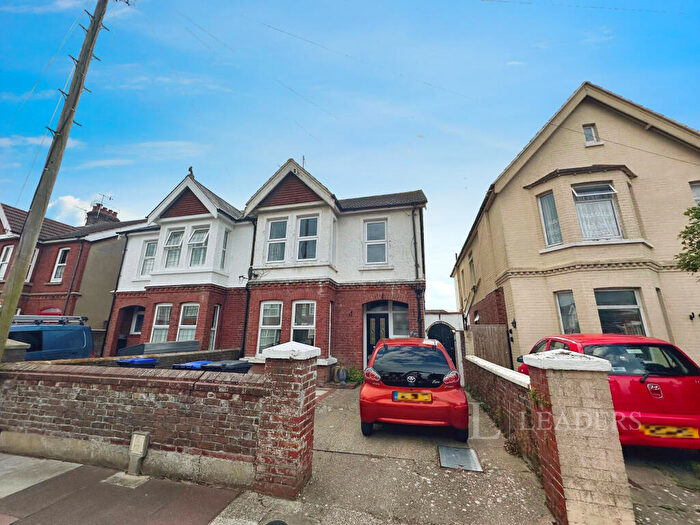 1 Bedroom Flat To Rent In Woodlea Road, BN13