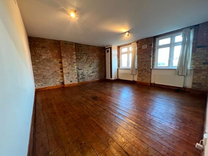 1 Bedroom Apartment To Rent In Century Apartments - Manor Road, London, N16