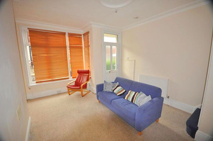 2 Bedroom House To Rent In Elsham Terrace, Burley, Leeds, LS4
