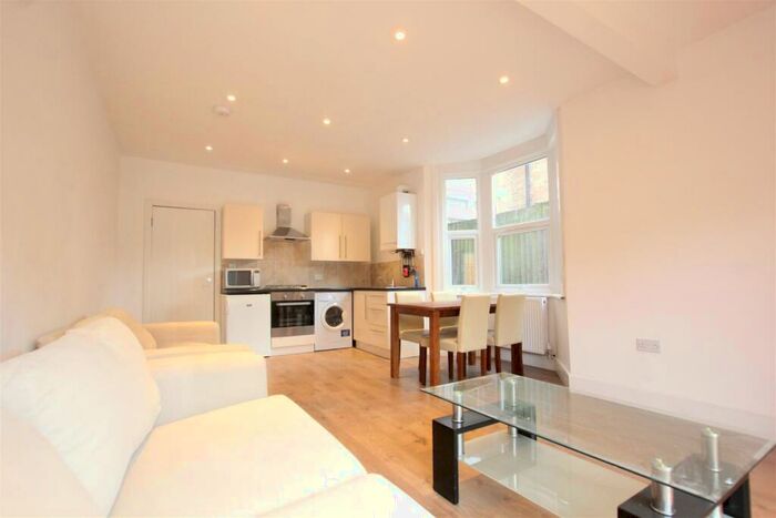 2 Bedroom Flat To Rent In Earlsmead Road, Seven Sisters, N15