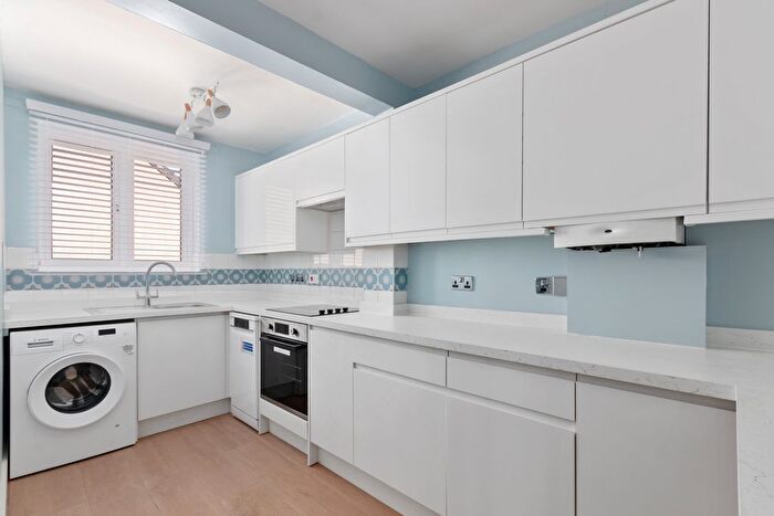 2 Bedroom Flat To Rent In Collingwood Road, Sutton, SM1