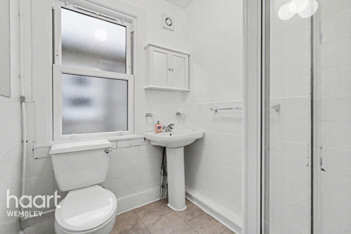 Studio For Sale In Buxton Road, London, NW2