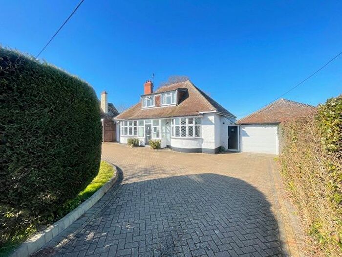 4 Bedroom Detached Bungalow For Sale In East Road, East Mersea, CO5