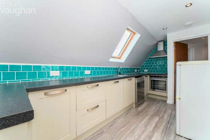 2 Bedroom Flat To Rent In Princes Square, Hove, East Sussex, BN3