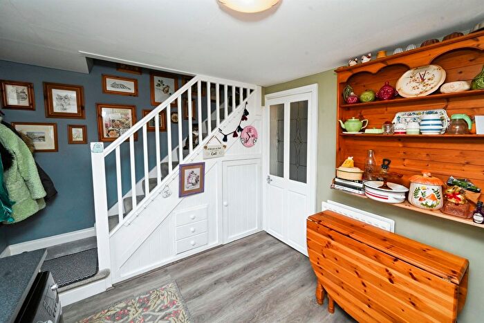 2 Bedroom End Of Terrace House For Sale In Leakes Row, Louth, LN11
