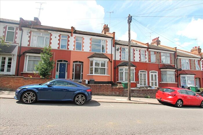 3 Bedroom Property To Rent In Brunswick Park Road, London, N11