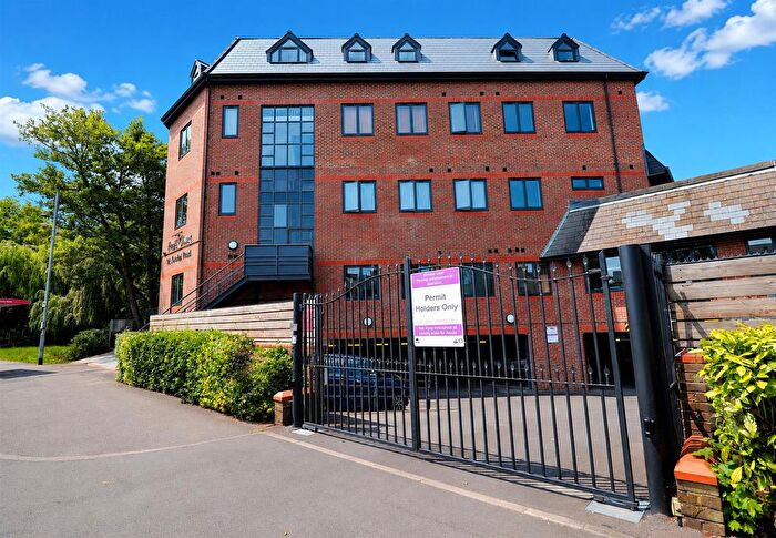 1 Bedroom Flat To Rent In Frays Court, Uxbridge, UB8