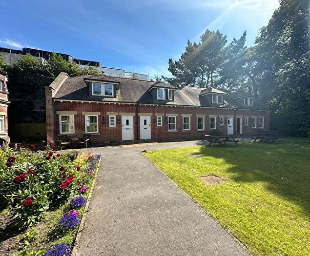 3 Bedroom Cottage To Rent In Derby Road, Bournemouth, BH1