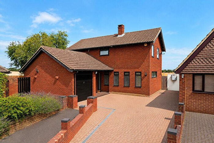4 Bedroom Detached House For Sale In Five Oaks, Caddington, LU1