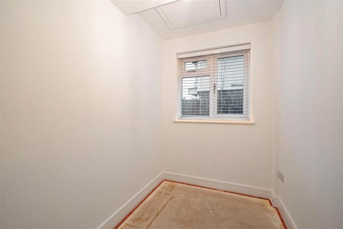 1 Bedroom Maisonette To Rent In Woodham Lane, New Haw, Addlestone, KT15