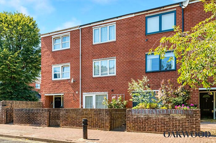 3 Bedroom Property For Sale In Cowper Road, London, N16