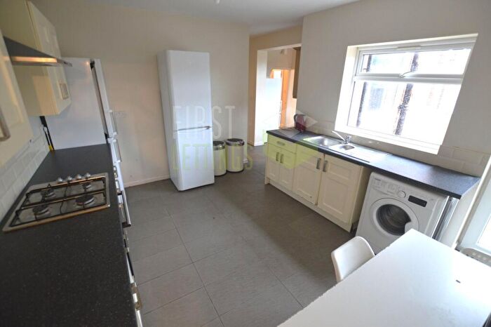 8 Bedroom Semi-Detached House To Rent In Avenue Road Extension, Clarendon Park, LE2