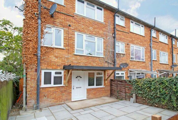 1 Bedroom Flat To Rent In Dilhorne Close, London, SE12