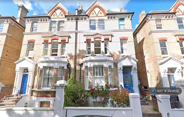 Studio To Rent In St. Andrews Square, Surbiton, KT6