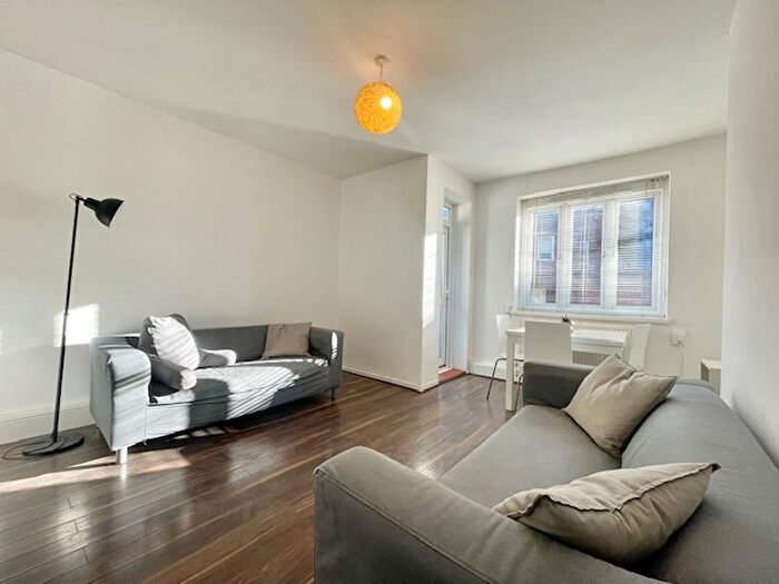 3 Bedroom Flat To Rent In Newcomen Street, SE1