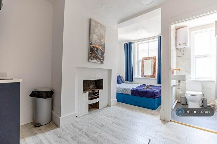 Studio To Rent In Brick Lane, London, E1