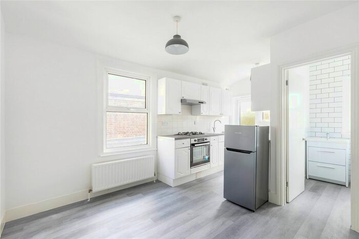 2 Bedroom Flat To Rent In Cambray Road, London, SW12