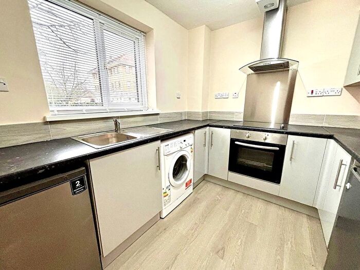 2 Bedroom Flat To Rent In Sidney Road, Staines-Upon-Thames, TW18