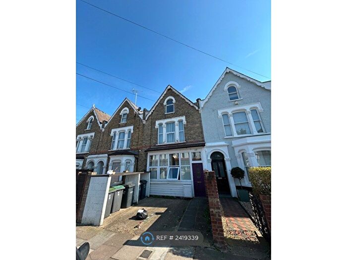 Studio To Rent In Whittington Road, London, N22