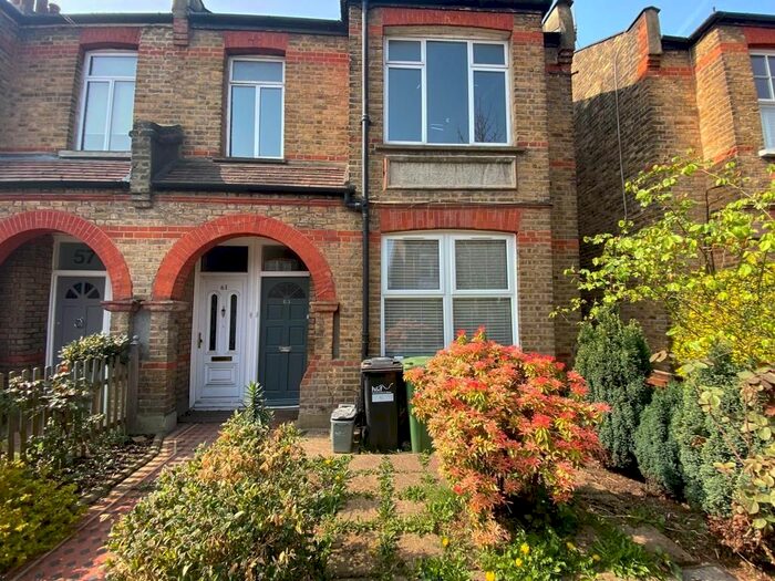 2 Bedroom Flat To Rent In Aylmer Road, London, W12