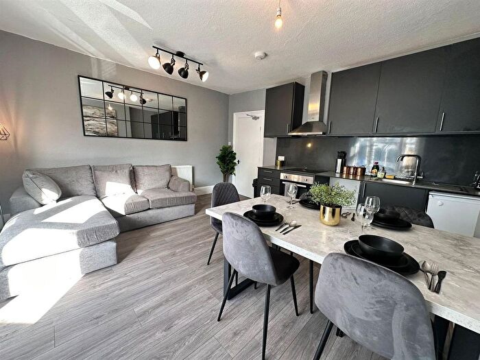 3 Bedroom Maisonette To Rent In London Road, Brighton, BN1