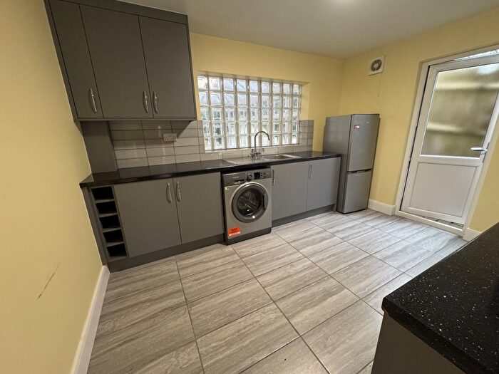 4 Bedroom Detached House To Rent In Old Lodge Lane, Purley, CR8
