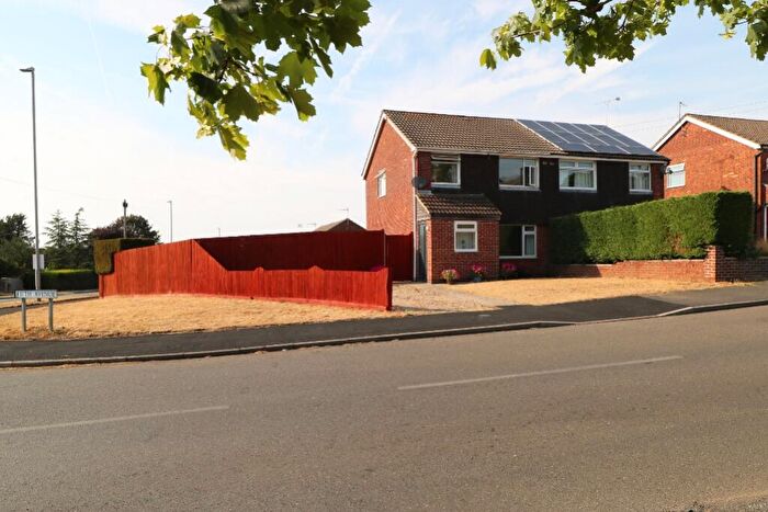 3 Bedroom Semi-Detached House For Sale In Fifth Avenue, Grantham, Lincs, NG31