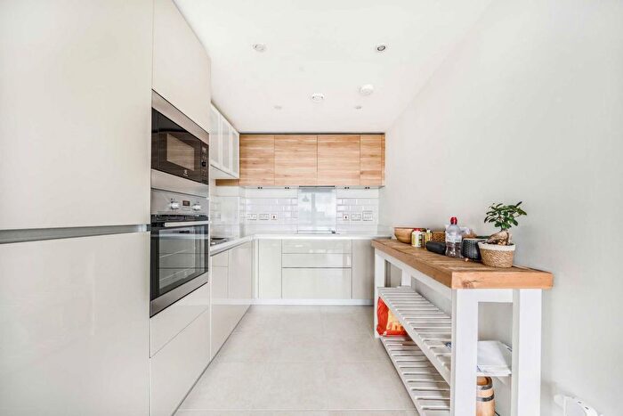 1 Bedroom Flat For Sale In Bollo Bridge Road, Acton, W3