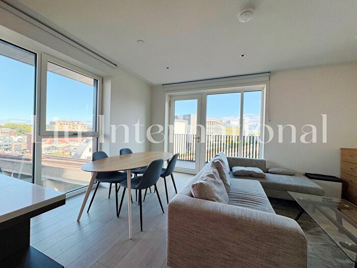 2 Bedroom Flat To Rent In Cascade Way, London, W12