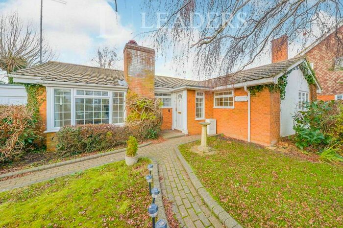 3 Bedroom Bungalow To Rent In Falconers Field, Harpenden, AL5