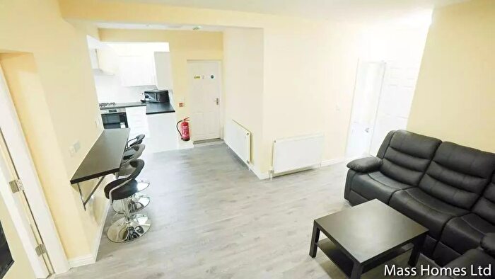 4 Bedroom Semi-Detached House To Rent In Broadfield Road, Manchester, M14